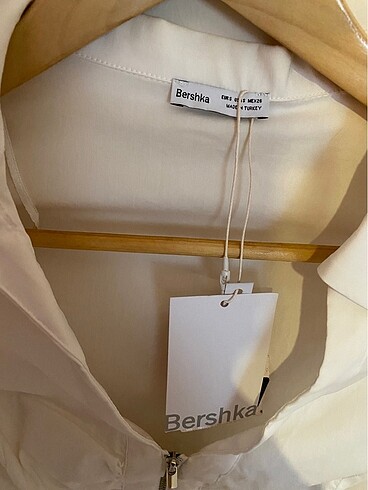 Bershka DEKOLTELİ BEYAZ GÖMLEK
