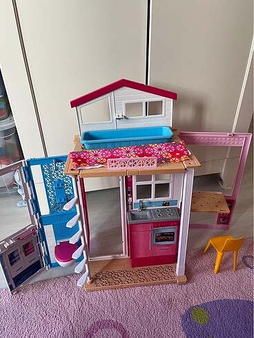 Barbie evi