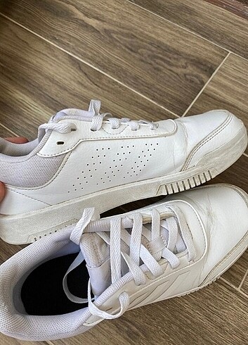 38 Beden beyaz Renk Adidas spor ayakkabı
