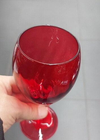 Kırmızı Kadeh