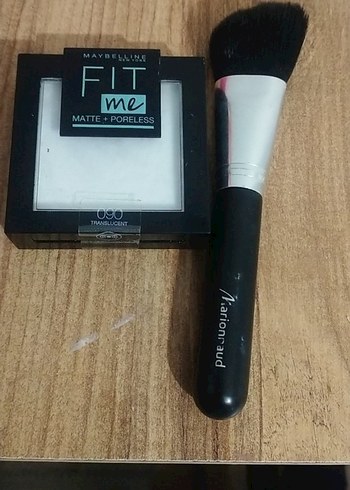 Maybelline FIT Me Mat Pudra ve Makyaj Fırçası