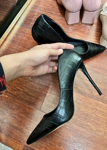 İpekyol Siyah Yılan Desenli İnce Topuklu Stiletto