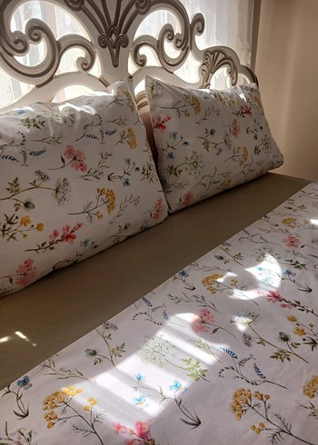 Pastel Çiçek Desenli Beyaz Nevresim Takımı
