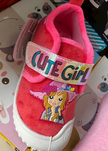 Pembe Renkli Pop Kültür Kız Terliği - Görsel 2