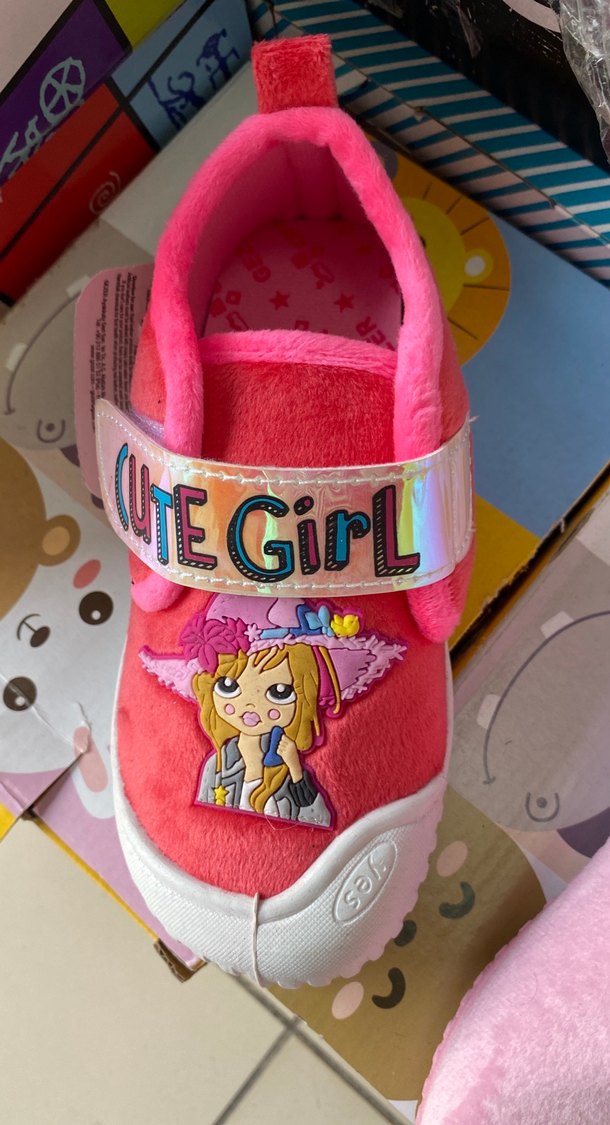 Pembe Renkli Pop Kültür Kız Terliği - Görsel 3