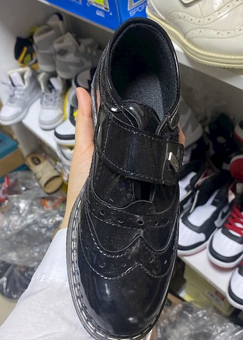 Parlak Siyah Kemerli Çocuk Ayakkabısı - Görsel 2