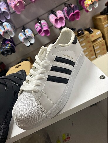 Süperstar Adidas
