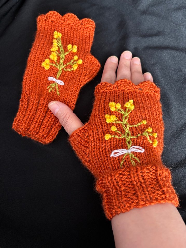 Sarı Nakışlı Bohem Kadın Eldiveni - Görsel 3