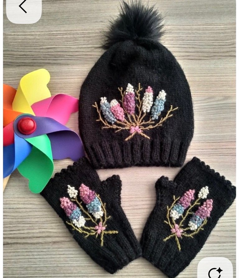 Çiçek Nakışlı Siyah Örgü Eldiven ve Bere Seti - Görsel 2