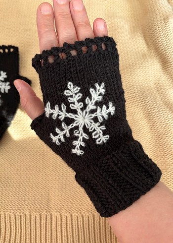 Beyaz Kar Tanesi Nakışlı Siyah Örgü Eldiven - Görsel 2