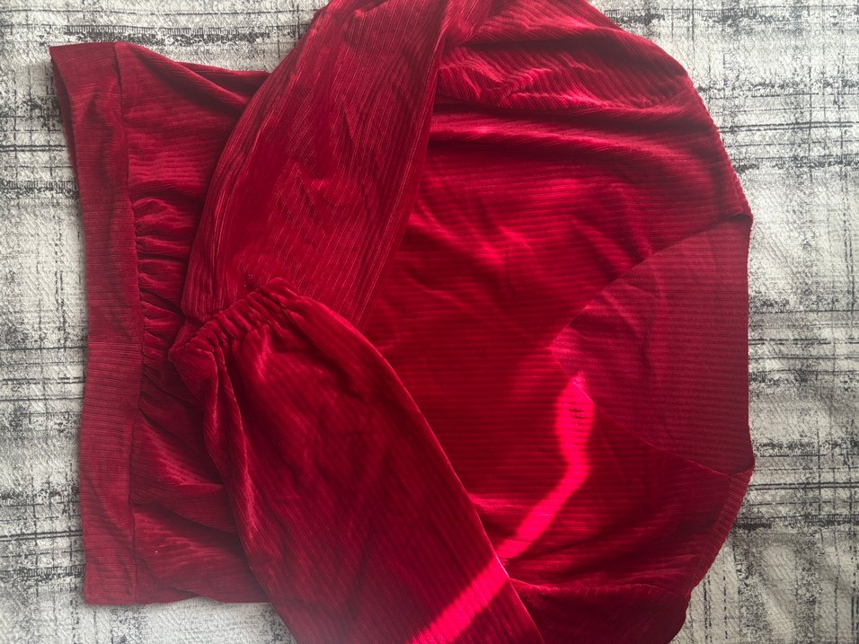 Kırmızı kadife bluz - Görsel 2