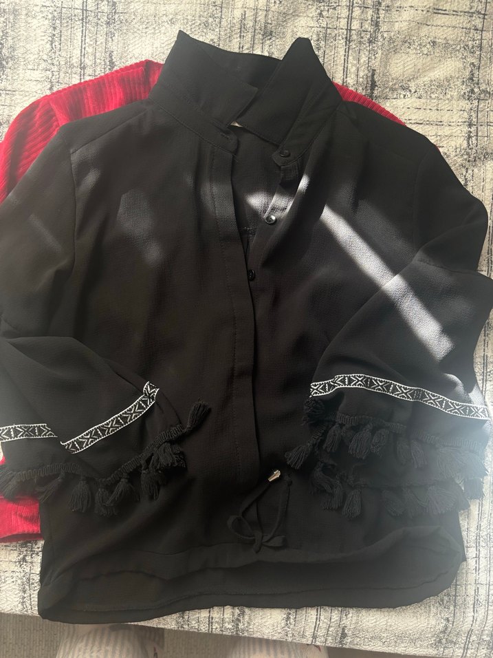 Düğmeli Siyah Gömlek - Görsel 2