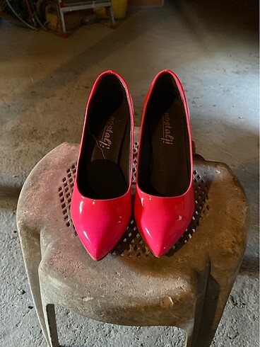 Neon pembe stiletto