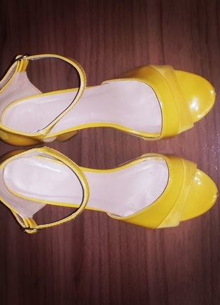 38 Beden Polaris Marka Topuklu Sarı Ayakkabı