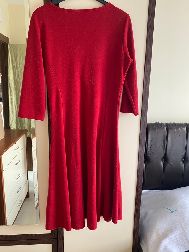 Kırmızı V Yakalı Drapeli Kadın Triko Elbise - Görsel 4