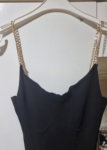 Zincir Detaylı Siyah Elbise - Görsel 3