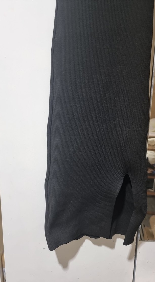 Zincir Detaylı Siyah Elbise - Görsel 2