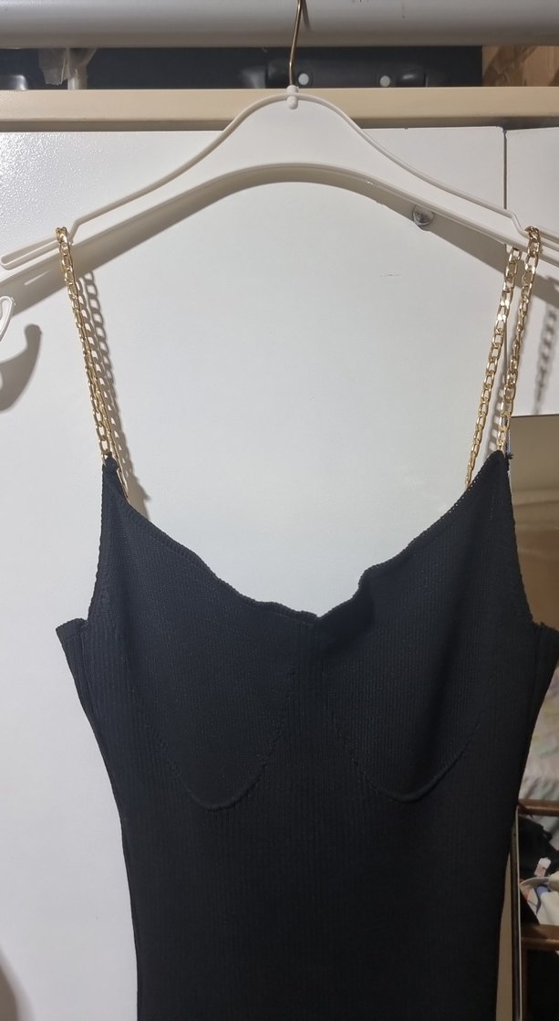 Zincir Detaylı Siyah Elbise - Görsel 3
