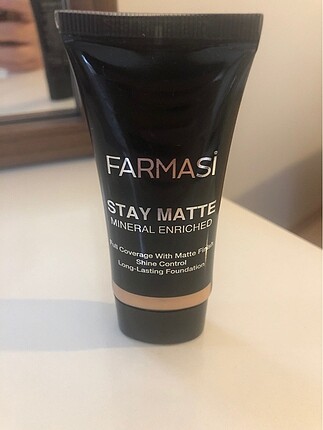 Farmasi Stay matte fondöten 4 numara