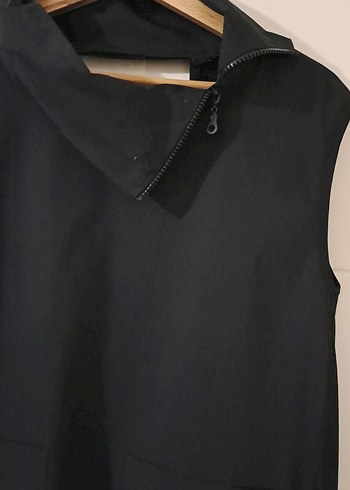 Siyah Drapeli Yüksek Yakalı Kadın Yelek - Görsel 3