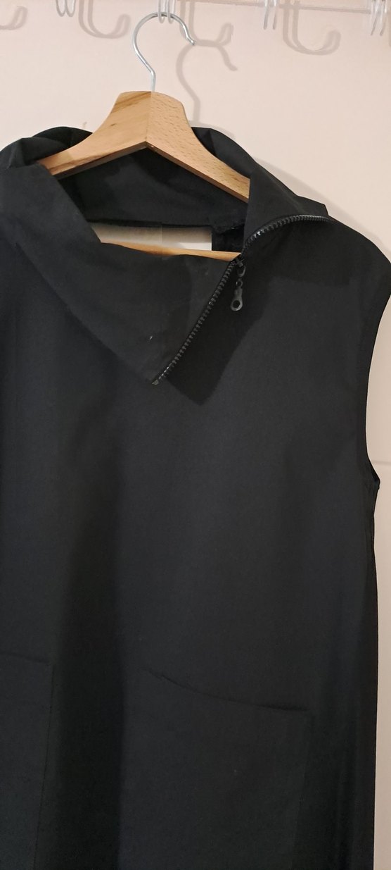 Siyah Drapeli Yüksek Yakalı Kadın Yelek - Görsel 3