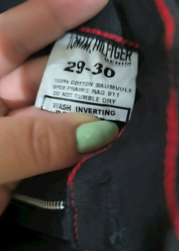 29 Beden Tommy Hilfiger siyah Fermuarlı Dar Kesim Midi Denim Pantolon
