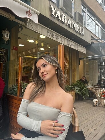 Açık omuzlu bluz
