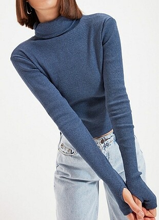 Parmak detay crop bluz