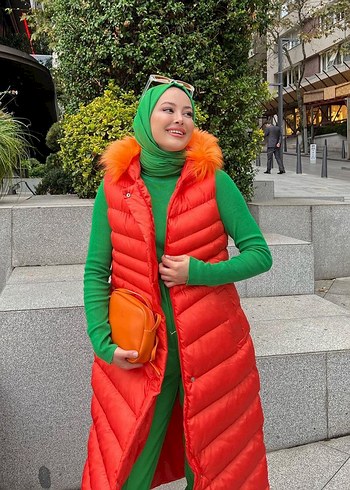 Kürk Detaylı Kırmızı Uzun Kadın Şişme Yelek - Görsel 2