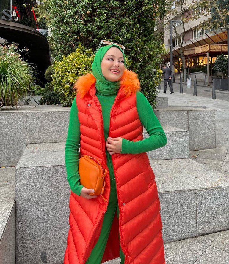 Kürk Detaylı Kırmızı Uzun Kadın Şişme Yelek - Görsel 2