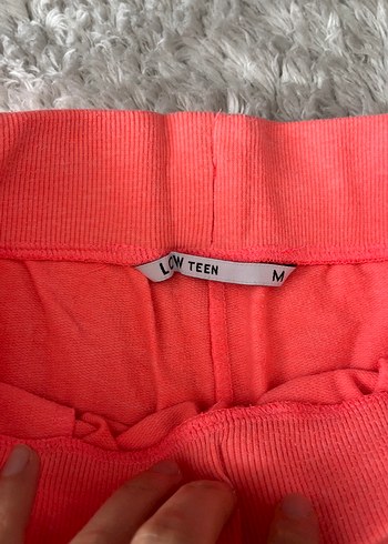 LC Waikiki Pembe Rahat Kesim Mini Şort