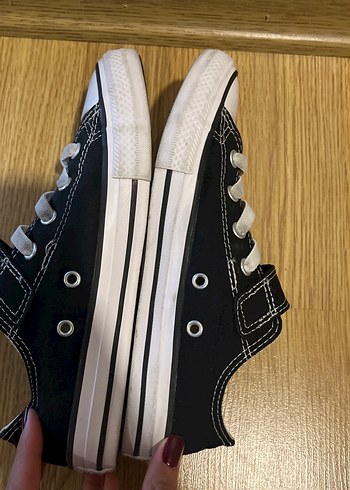 34 Beden Erkek Çocuk Siyah Converse Sneakers
