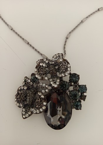 Uzun Zincirli Gri Çiçek Detaylı Bohem Kolye - Görsel 3