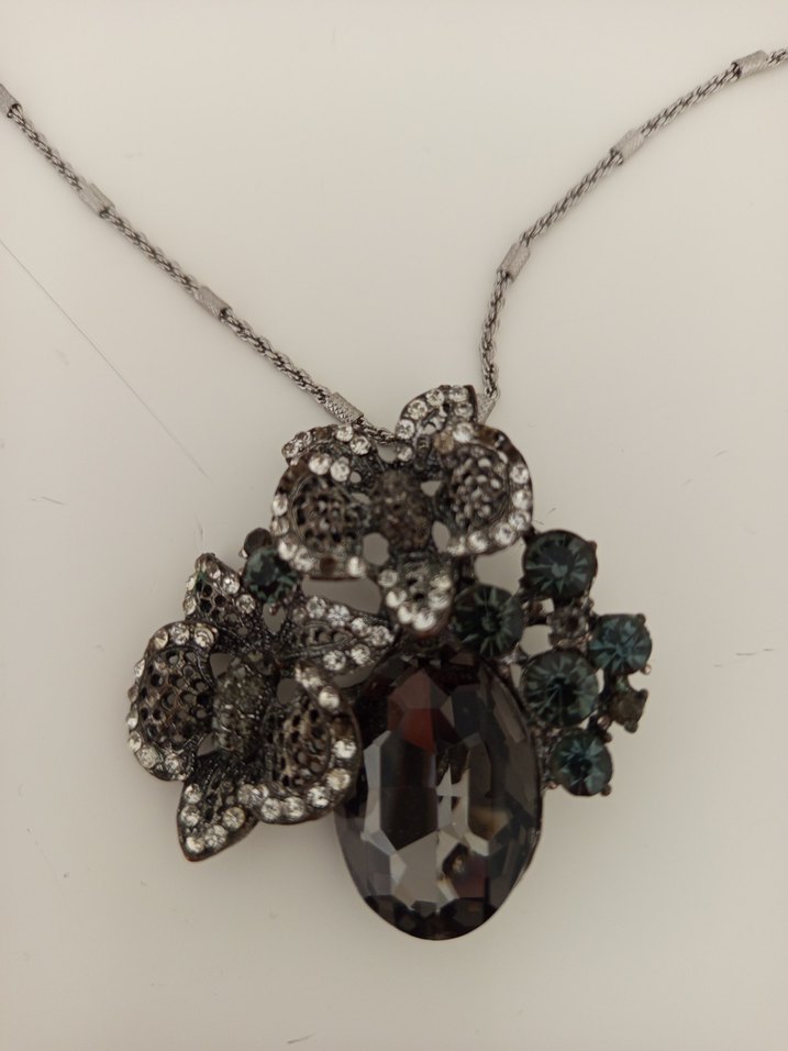 Uzun Zincirli Gri Çiçek Detaylı Bohem Kolye - Görsel 3
