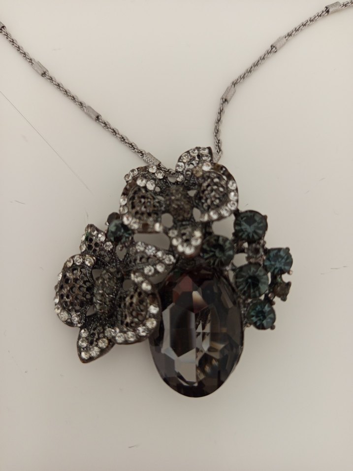 Uzun Zincirli Gri Çiçek Detaylı Bohem Kolye - Görsel 2