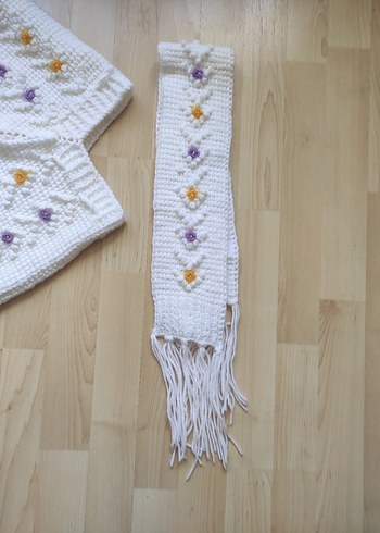 Nakışlı Beyaz Örgü Kız Panço - Görsel 6