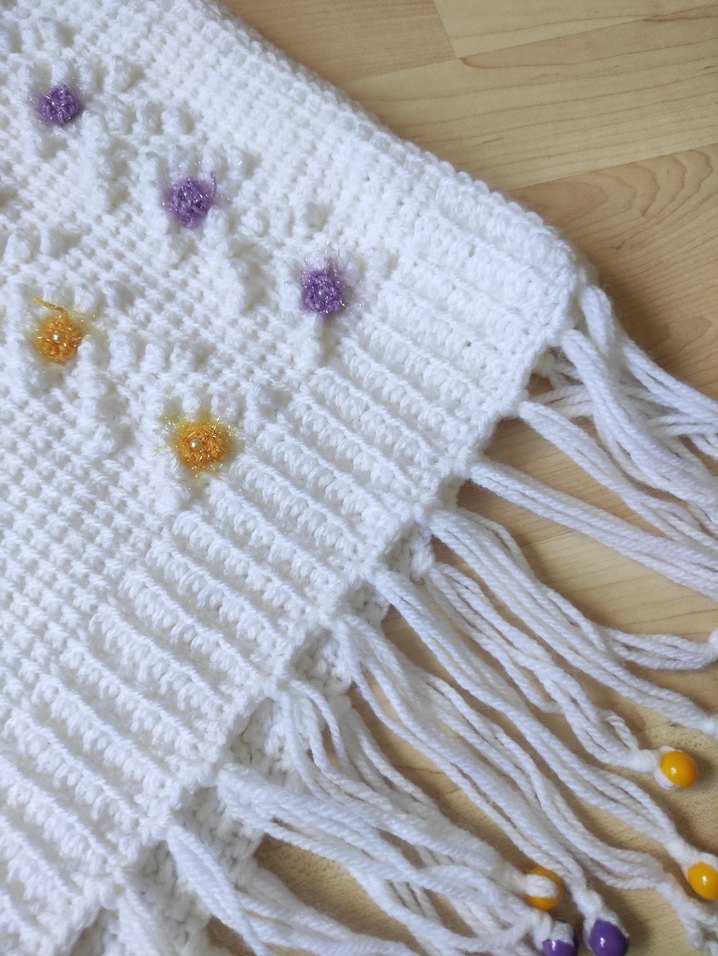 Nakışlı Beyaz Örgü Kız Panço - Görsel 4