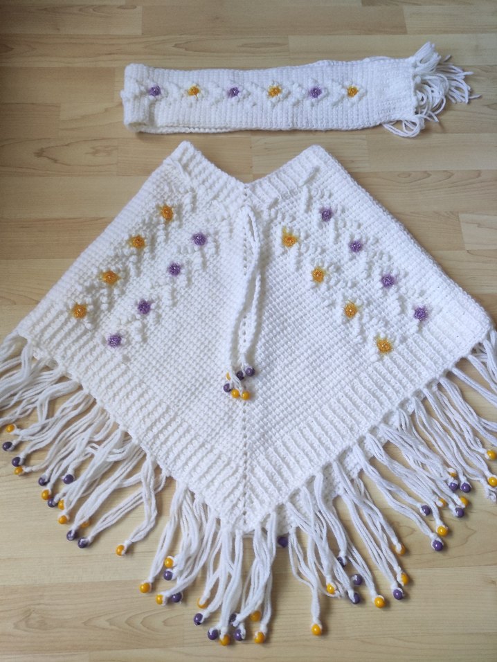 Nakışlı Beyaz Örgü Kız Panço - Görsel 2