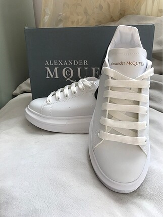 Alexander McQueen Sneaker