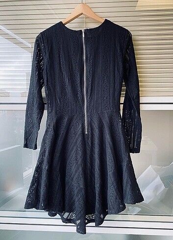 H&M H&M Dantelli kısa elbise, astarlı.