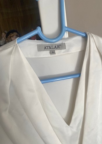 Beyaz V Yaka Uzun Kollu İpek Gömlek - Görsel 2