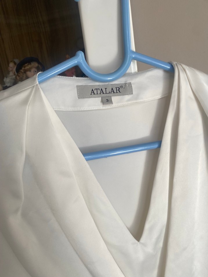 Beyaz V Yaka Uzun Kollu İpek Gömlek - Görsel 2