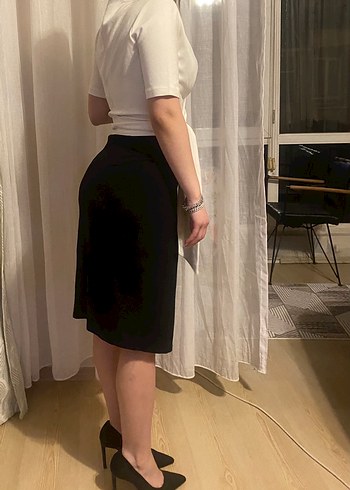 Beyaz V Yaka Drapeli Midi Elbise - Görsel 2