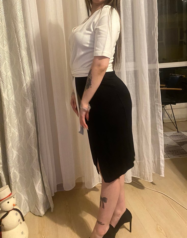 Beyaz V Yaka Drapeli Midi Elbise - Görsel 4