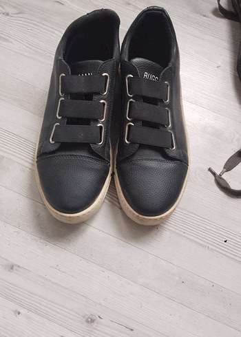 Diğer Siyah Deri Gorunumlu Bagcikli Sneaker