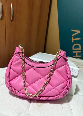 Zincir Detaylı Pembe Kadın Çanta