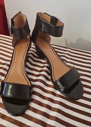 NINE WEST SİYAH TOPUKLU AYAKKABI 