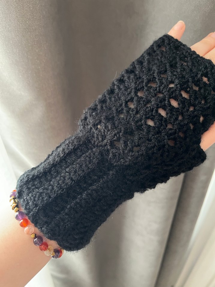 Siyah Örgü Bohem Parmaksız Eldiven - Görsel 4