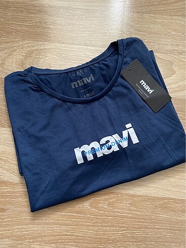 Mavi T-shirt