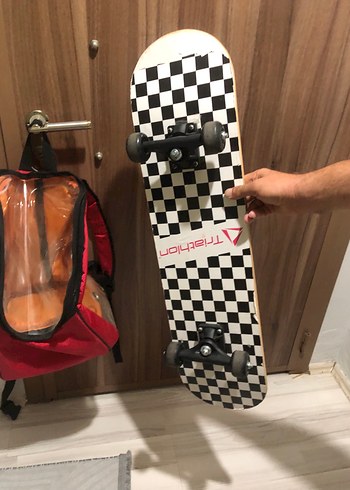 Kırmızı Siyah Kareli Kaykay - Görsel 2